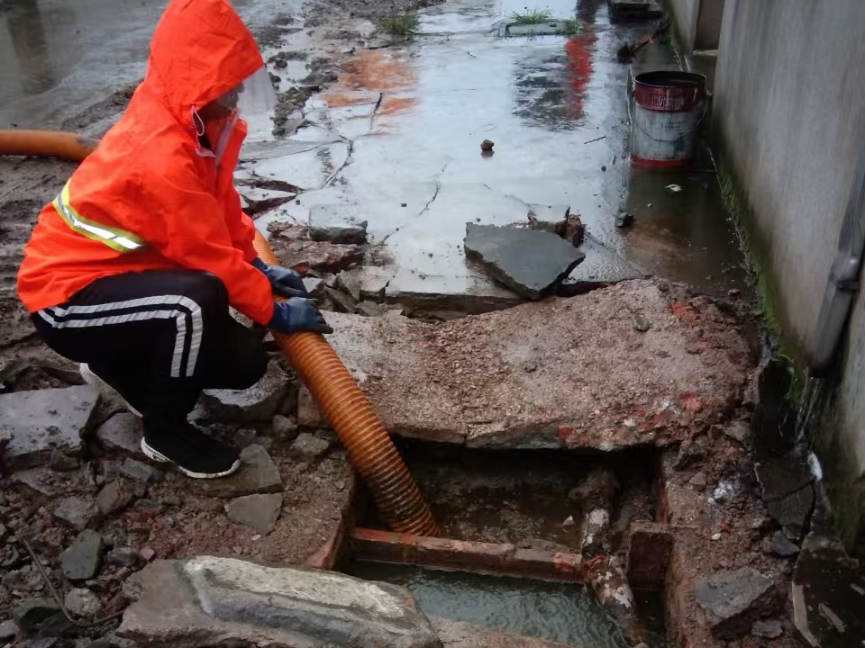 山阴专业清理污水池 炜誉市政以规范流程守护城市 “肠道”