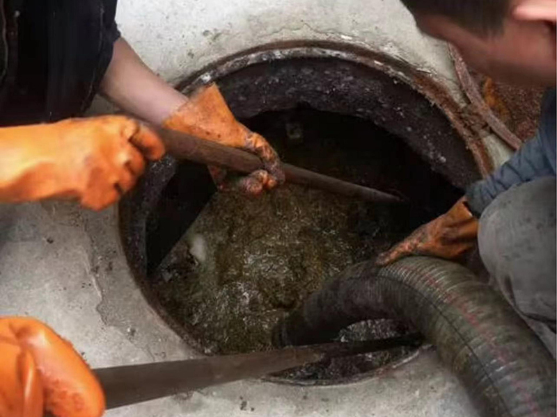 山阴清理化粪池时如何避免沼气的危害?